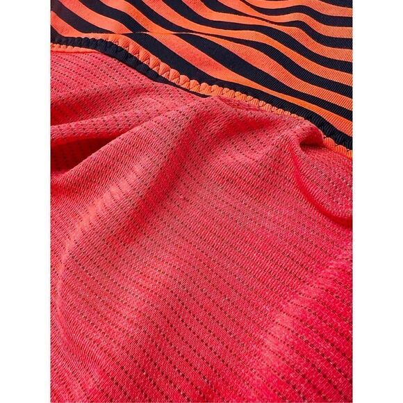 Lululemon run back on track tank top light flare/ inkwell stripe size 10 - Picture 16 of 16